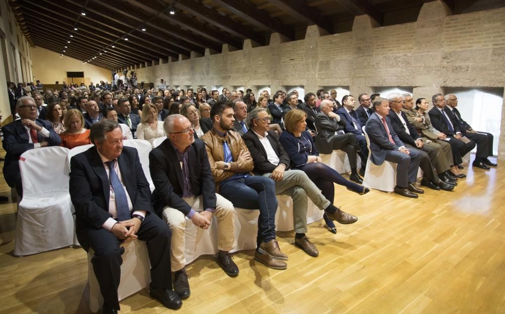 Acto institucional del 25 de abril en Les Corts