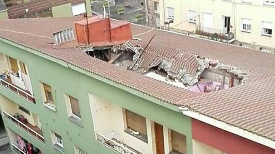Se hunde el tejado de un edificio en Candás