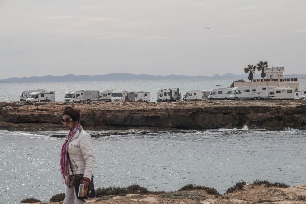 Costas urge a Torrevieja a evitar las acampadas de caravanas