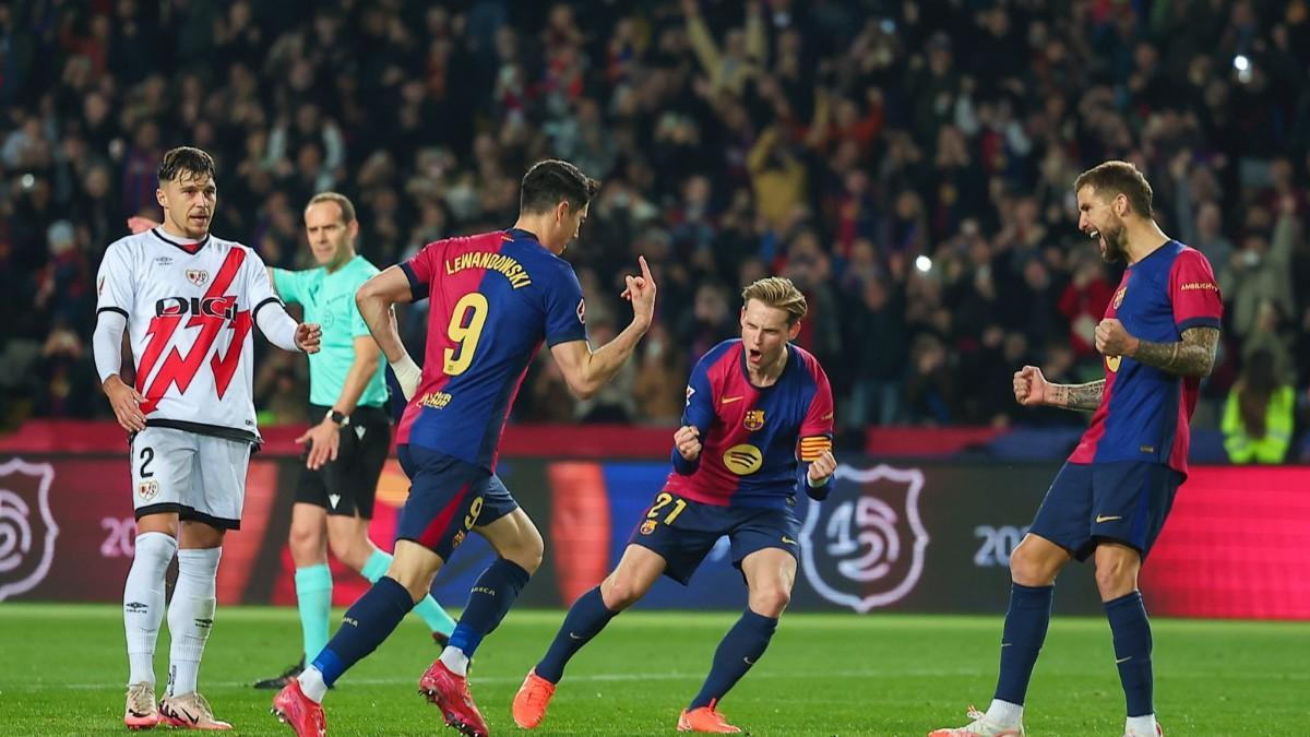 Lewandowski celebró el primer gol en Montjuic