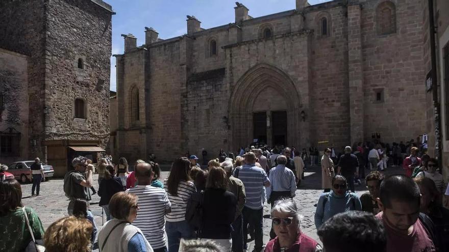 Los mayores de 60 podrán viajar por Extremadura desde 27 euros: cómo pedir plaza y todos los destinos