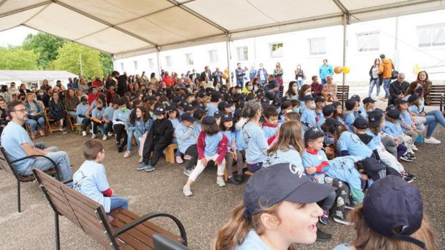 Los estudiantes del CEIP de Prado, durante una de las actividades por las bodas de oro del centro.   | // BERNABÉ