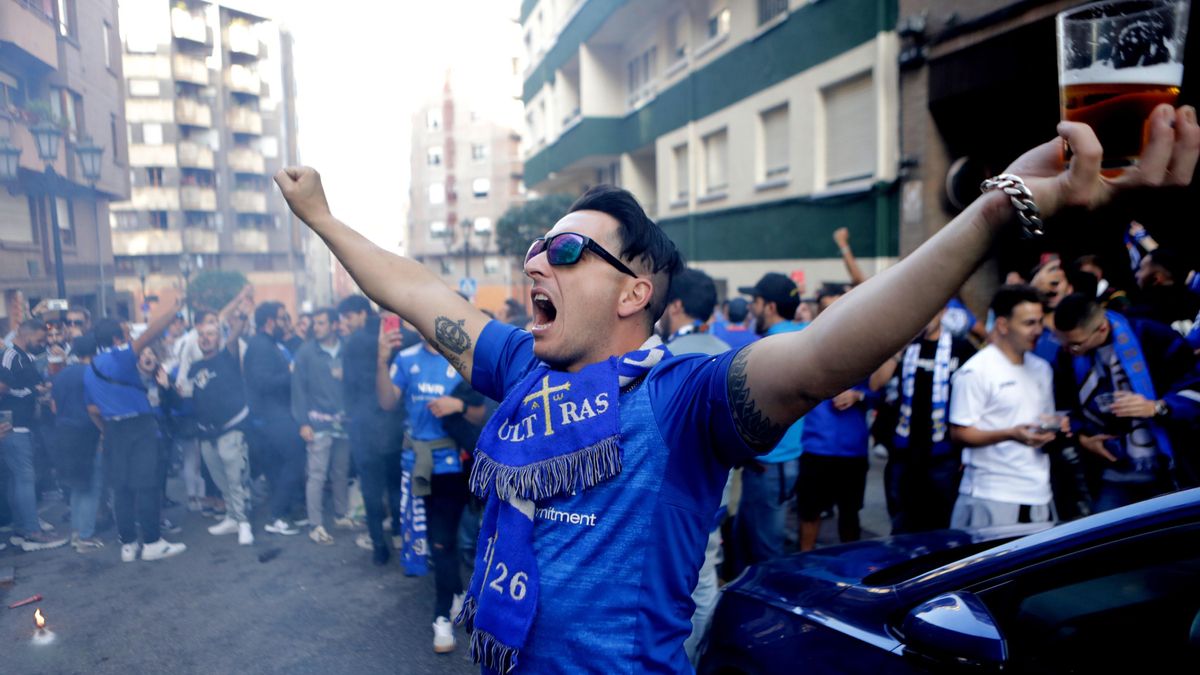 Ambiente de las aficiones en los prolegómenos del derbi