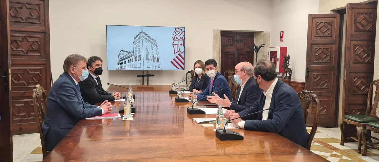 Ximo Puig y Francesc Colomer se reúnen con la patronal de turismo Hosbec.