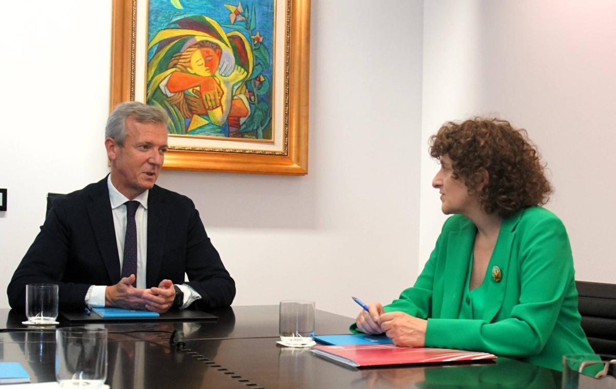 El presiente de la Xunta, Alfonso Rueda, y la alcaldesa de Santiago, Goretti Sanmartín