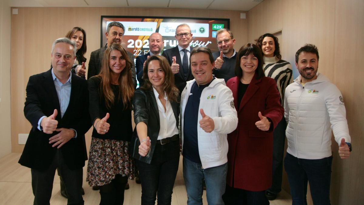 Imagen grupal de la presentación, en el Ayuntamiento este martes.