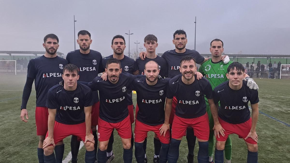 Once titular de la UE Tavernes en su partido de La Nostra Copa en Villalonga