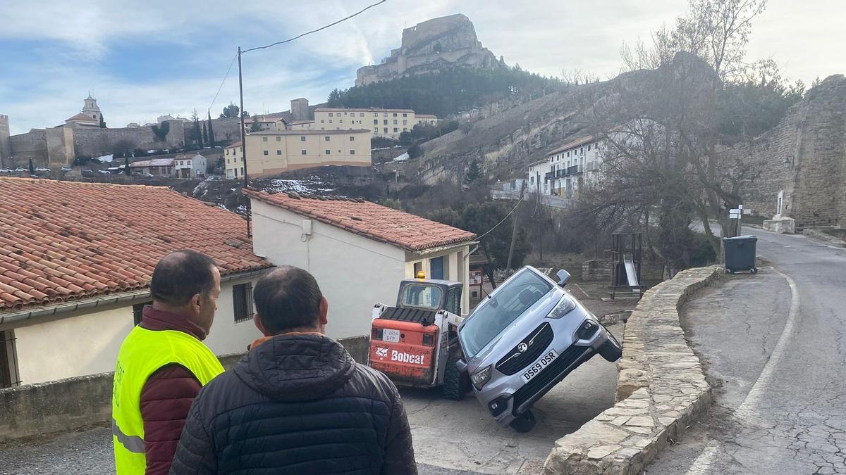 Accidente de un vehículo conducido por dos turistas en Morella