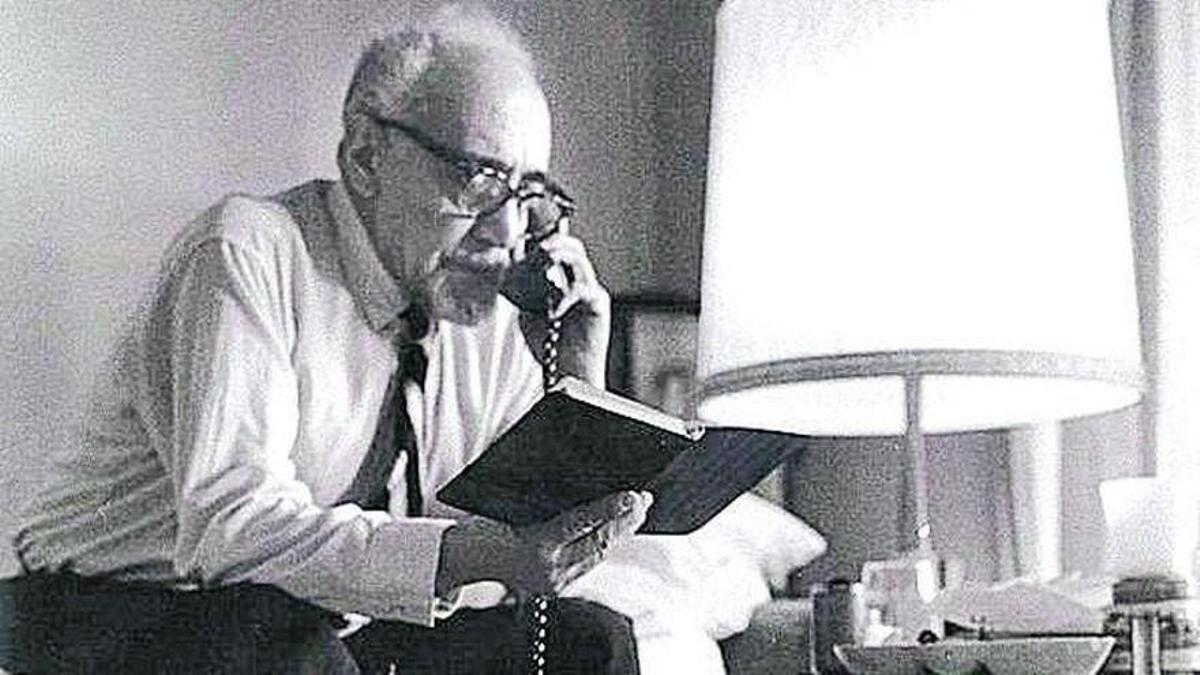 Célebre retrato de Carles Fontseré, realizado en la casa de Sender en Los Ángeles, en 1968.