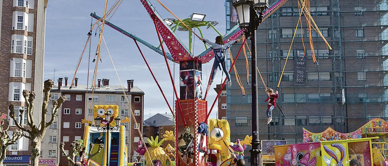 Atracciones infantiles en La Corredoria, en una imagen de archivo.