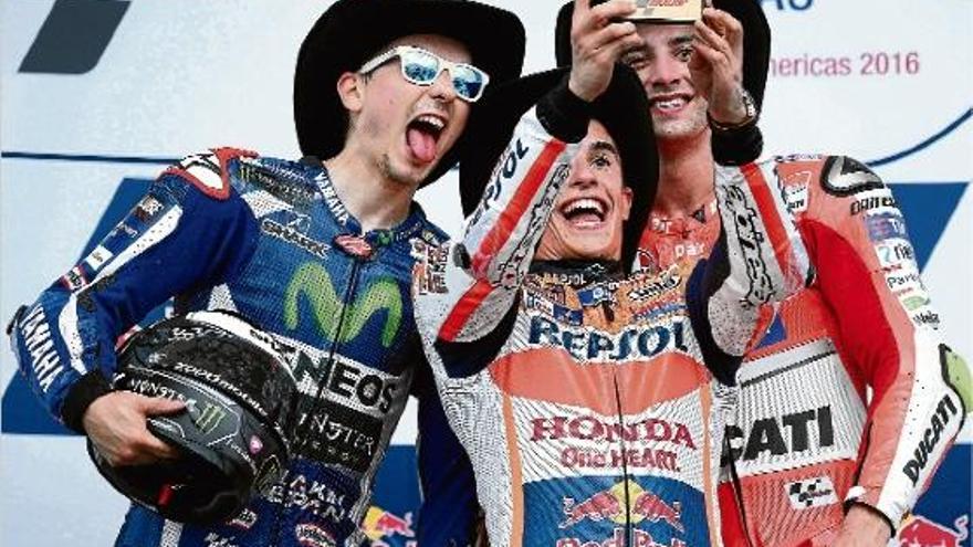 &#039;Selfie&#039; de Jorge Lorenzo, Marc Márquez i Andrea Iannone, al podi del circuit d&#039;Austin.