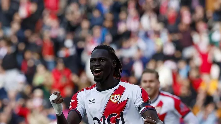 Un centro perfecto y un 'cabezazo' de Ciss: Así empató el Rayo