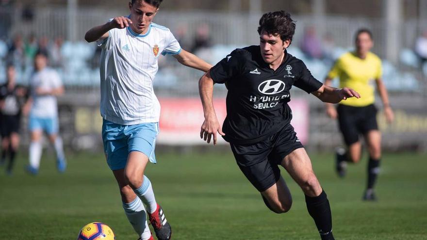 El delantero zaragocista con la camiseta de El Olivar ante Francés en juveniles.