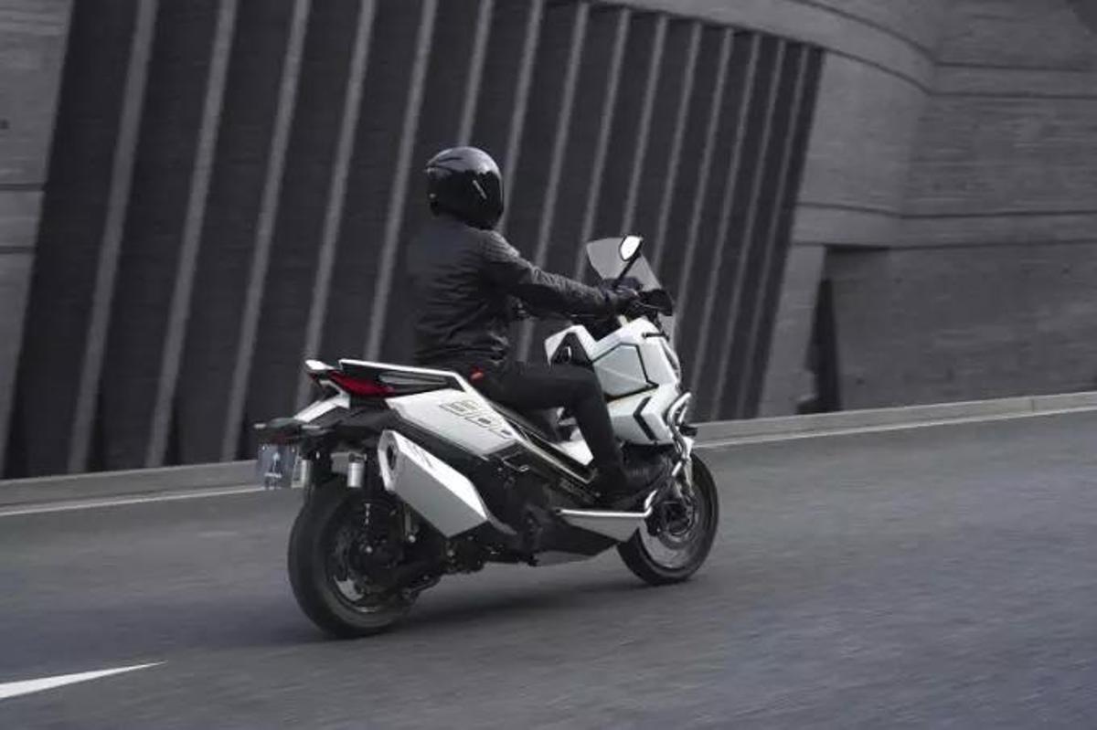 La Zontes 368 G es la tercera moto más vendida en España durante octubre con 865 unidades matriculadas. Su precio de partida es desde 5.592 euros.