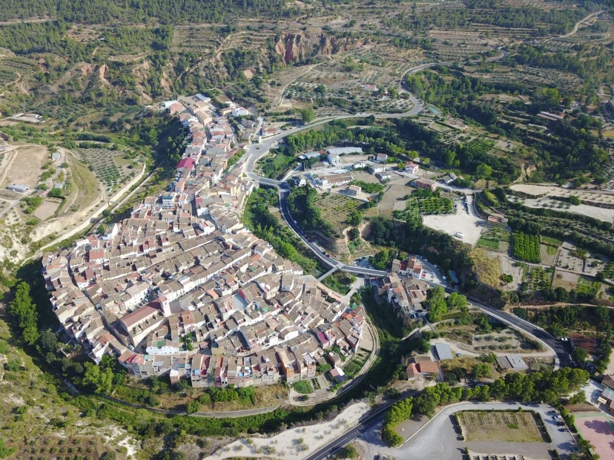 Bicorp: pinturas rupestres en el macizo