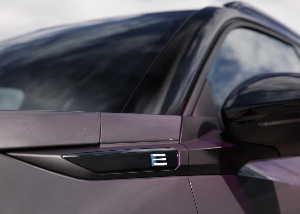 Peugeot E-2008