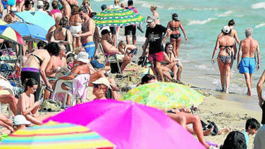 Turistas en Alicante en el último puente del Pilar.