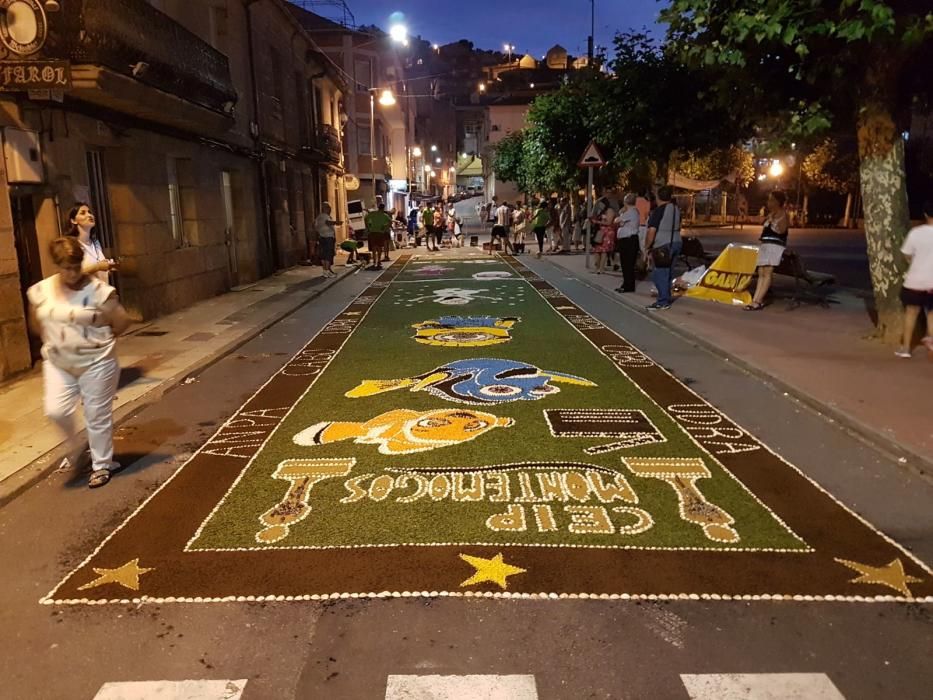 Cuando aún quedan varias horas para la procesión del Corpus las calles de Bueu ofrecen ya su mejor aspecto