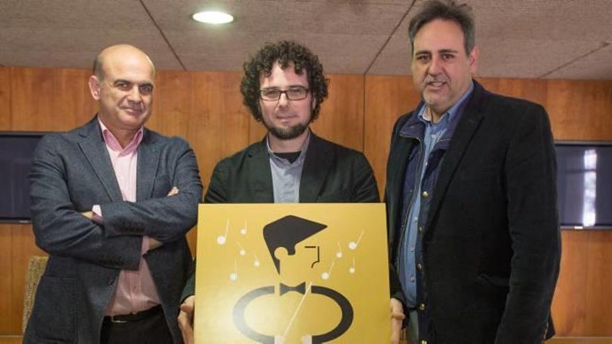 Fernando Ramón, Daniel Simón y Manuel Jiménez, ayer, con el cartel del concurso.