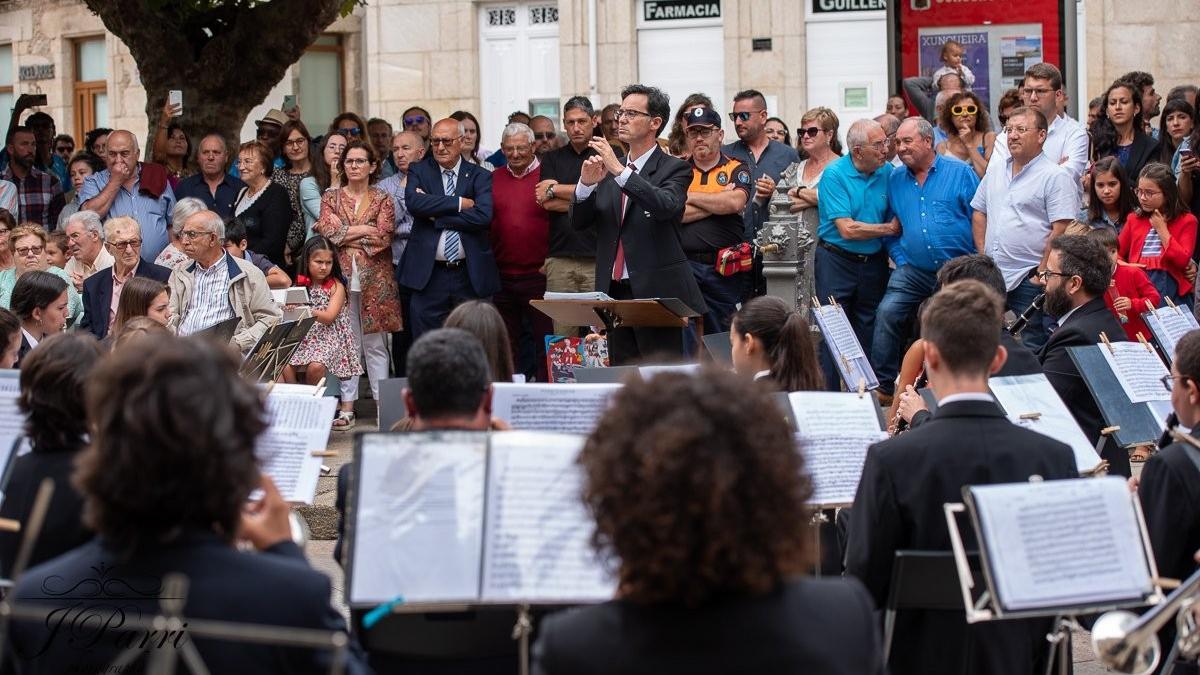 Concerto da Banda Municipal de Música de Cee na Praza da Constitución