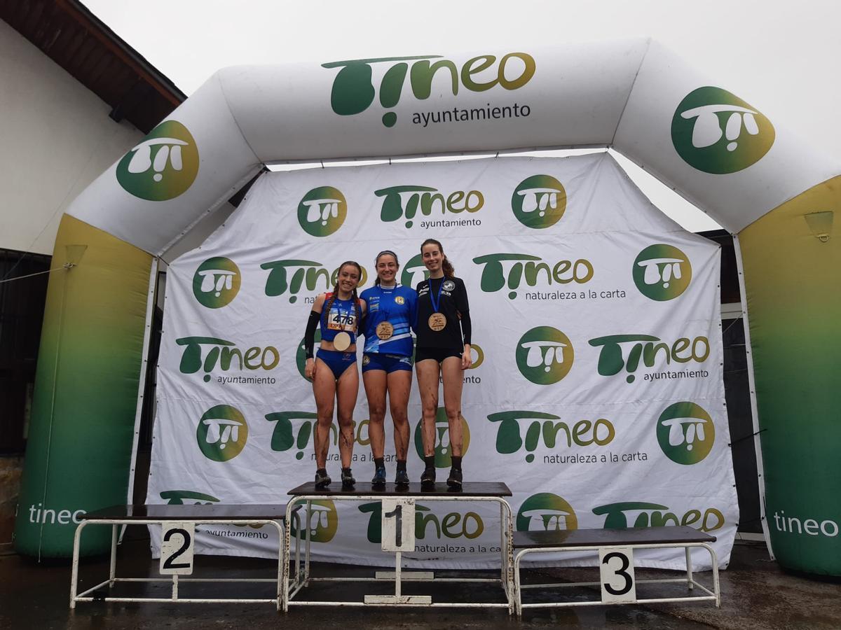 Baía Touza, en Tineo, tras lograr el campeonato de Asturias de campo a través.