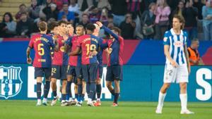 Los jugadores del Barça celebran uno de los goles en el derbi.