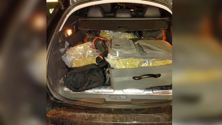 Detenen un home a la Jonquera per portar 31,2 kg de marihuana al maleter