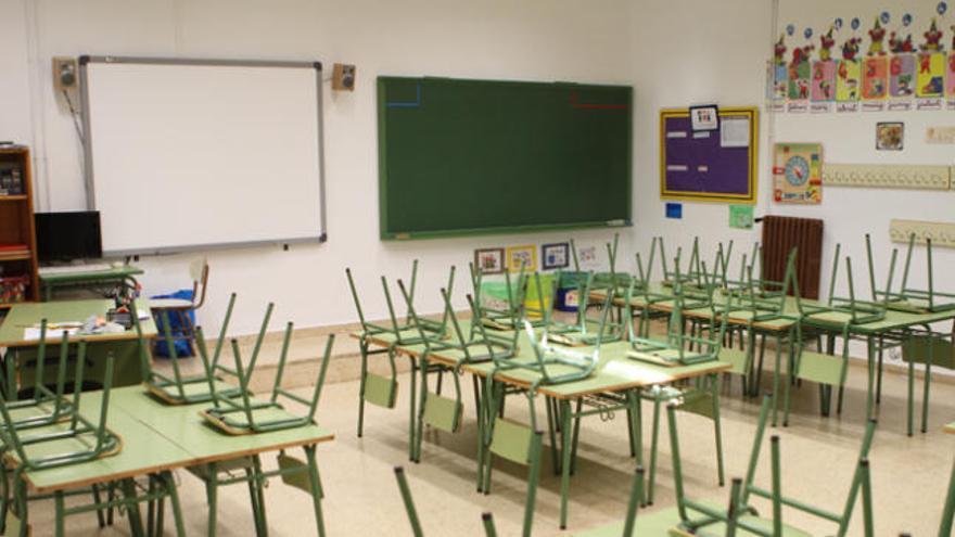 Una de las aulas vacías del colegio Sant Jordi.