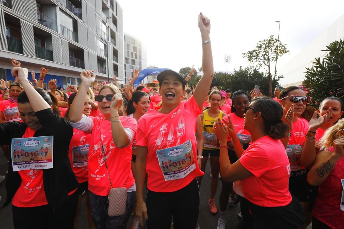 En imágenes | La Carrera de la Mujer llena de rosa el centro de Zaragoza