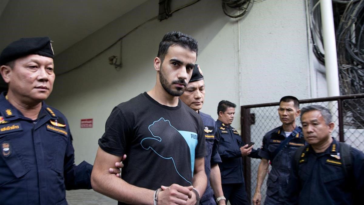 Policías tailandeses se llevan al futbolista bareiní, Hakeem al-Araibi del juzgado