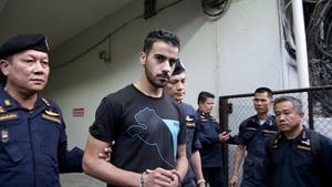 Policías tailandeses se llevan al futbolista bareiní, Hakeem al-Araibi del juzgado