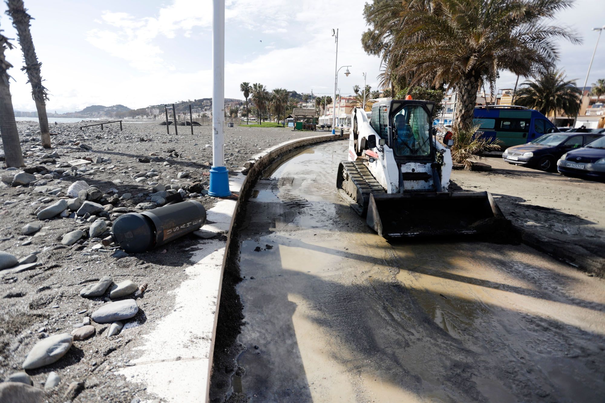 Los efectos del temporal marítimo en Pedregalejo.