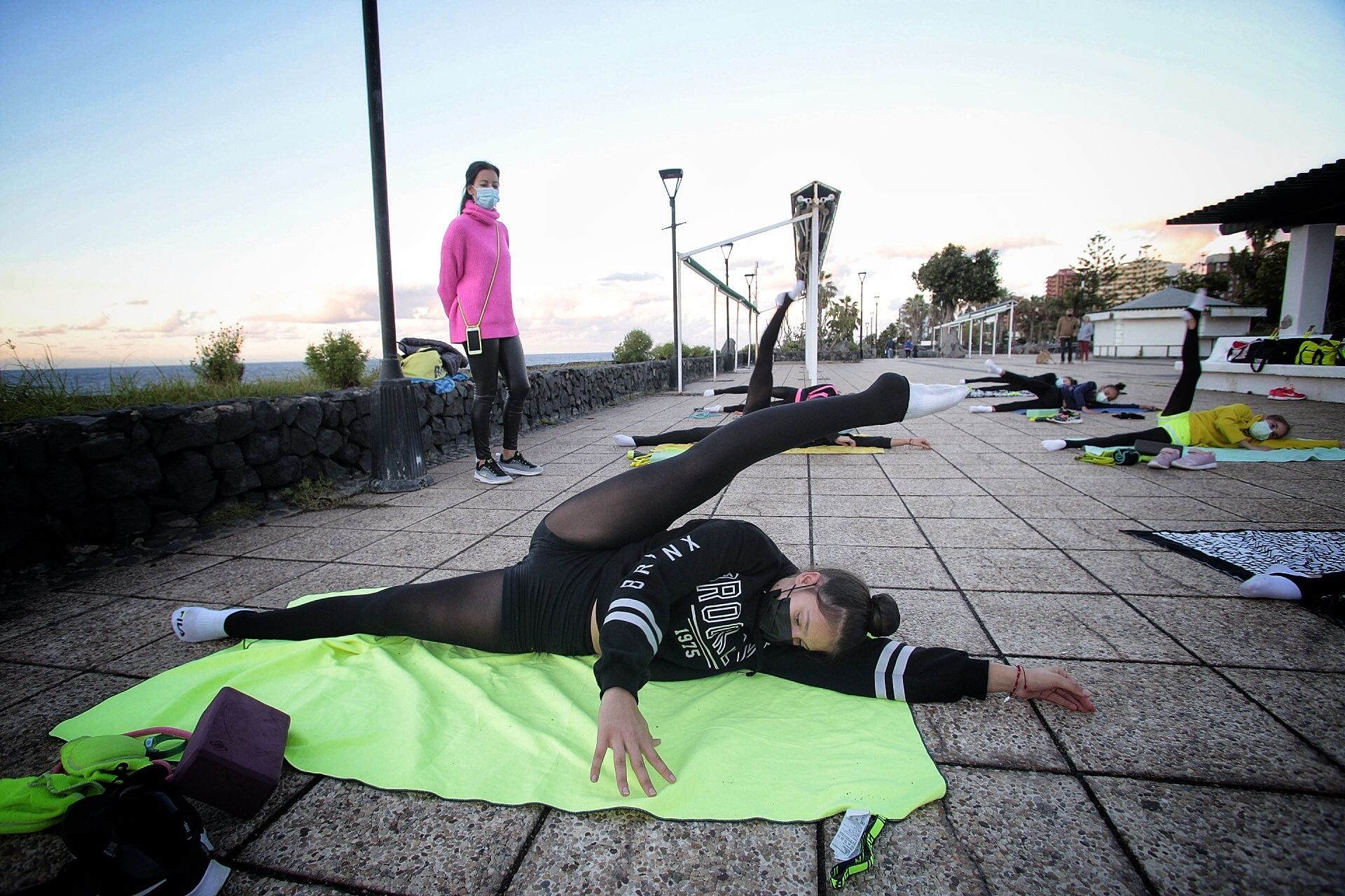 Gimnasia Rítimica: Club Intara de Los Realejos ensayando en Playa Jardín