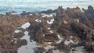 Haría cierra al baño la costa de Punta Mujeres por un nuevo vertido de aguas fecales