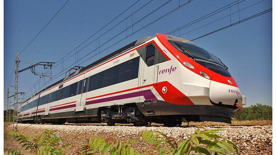 Un tren de Cercanías en el recorrido entre Málaga y Fuengirola. | EP/RENFE