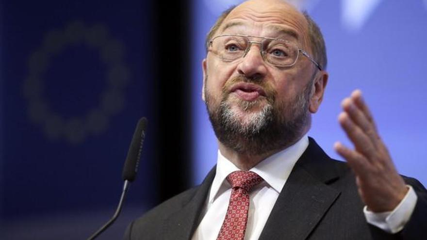 Schulz: &quot;La cuestión catalana debe debatirse en el marco de la Constitución española&quot;