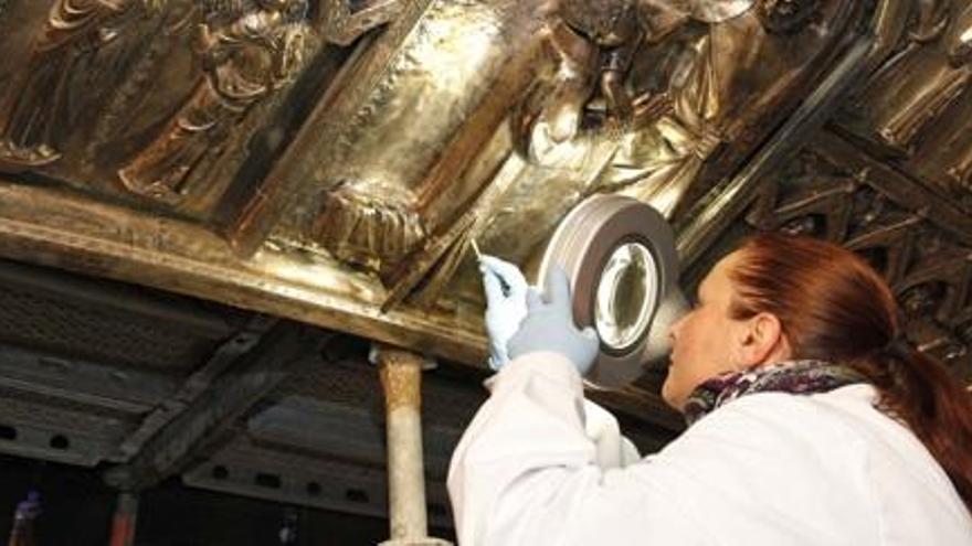 La restauració revela que l&#039;antic baldaquí de la Catedral era daurat