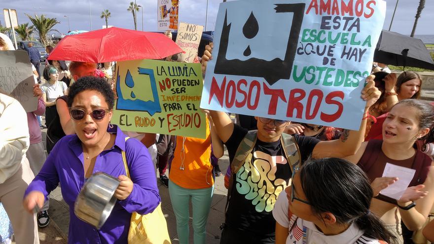 Protesta de los alumnos de la Escuela de Arte y Superior de Diseño Gran Canaria