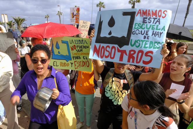 Protesta de los alumnos de la Escuela de Arte y Superior de Diseño Gran Canaria