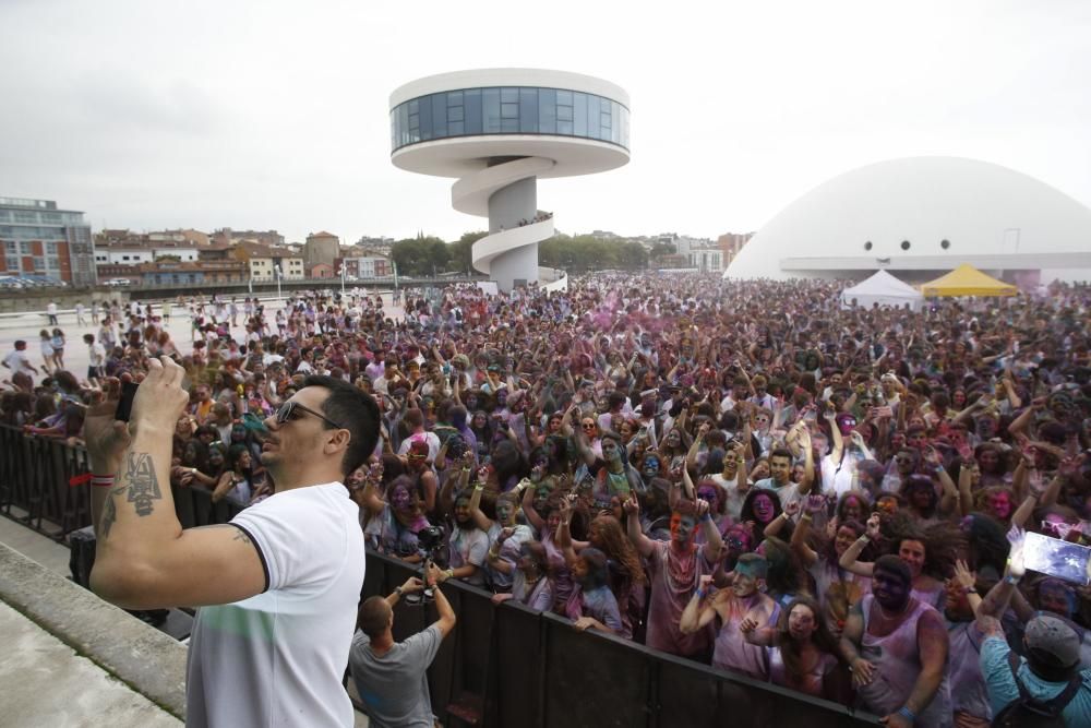 Holi Party en el Niemeyer