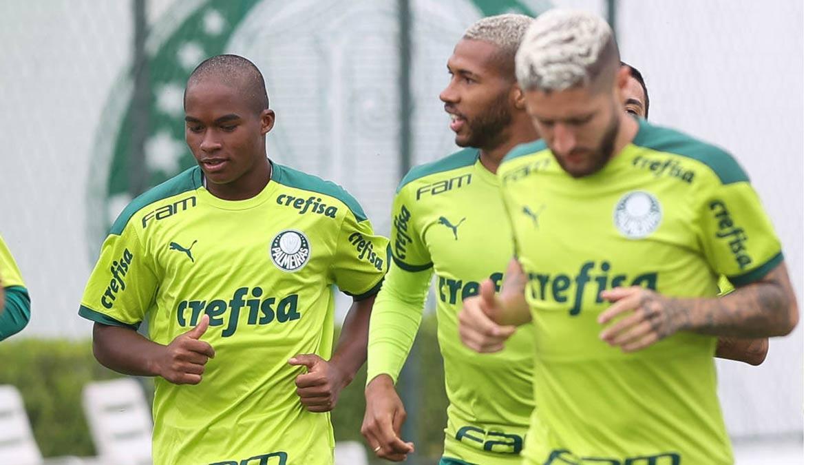 Endrick ejercitándose con el primer equipo del Palmeiras