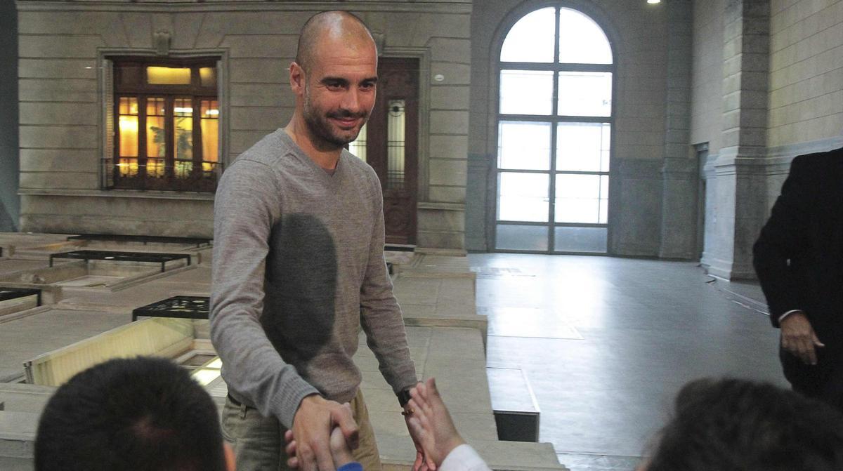 Pep Guardiola va parlar amb alumnes de diverses escoles primàries de Buenos Aires.
