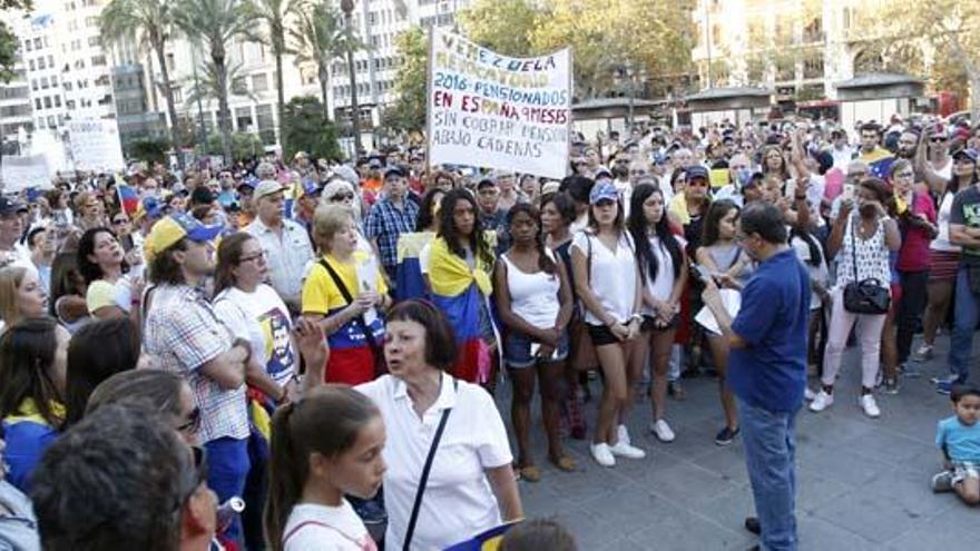 Más de 100 venezolanos claman desde Valencia contra Maduro