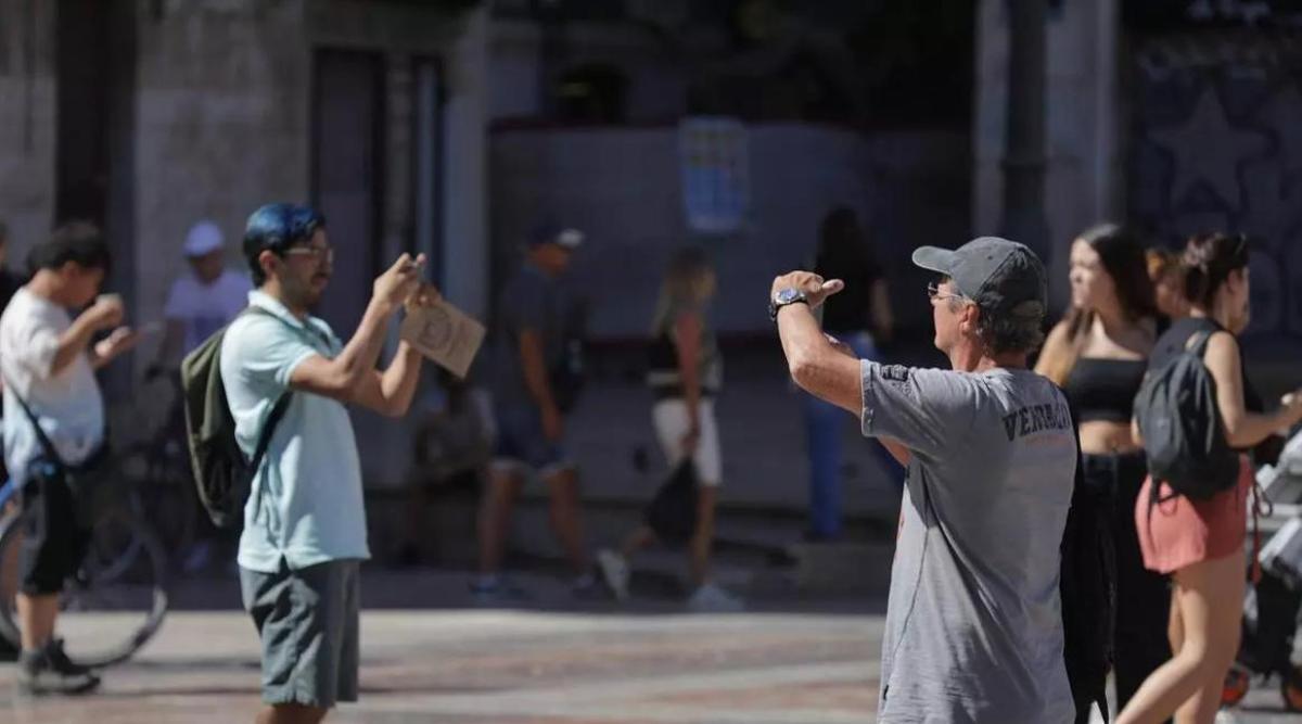 Turistas en València durante el verano