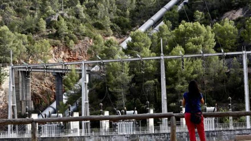 Infraestructura del trasvase Tajo-Segura en el embalse de Bolarque.