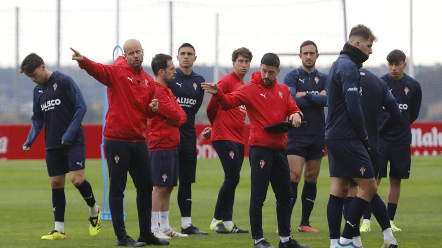 El primer ensayo del Sporting anuncia cambio de sistema: vuelta de tuerca a la defensa