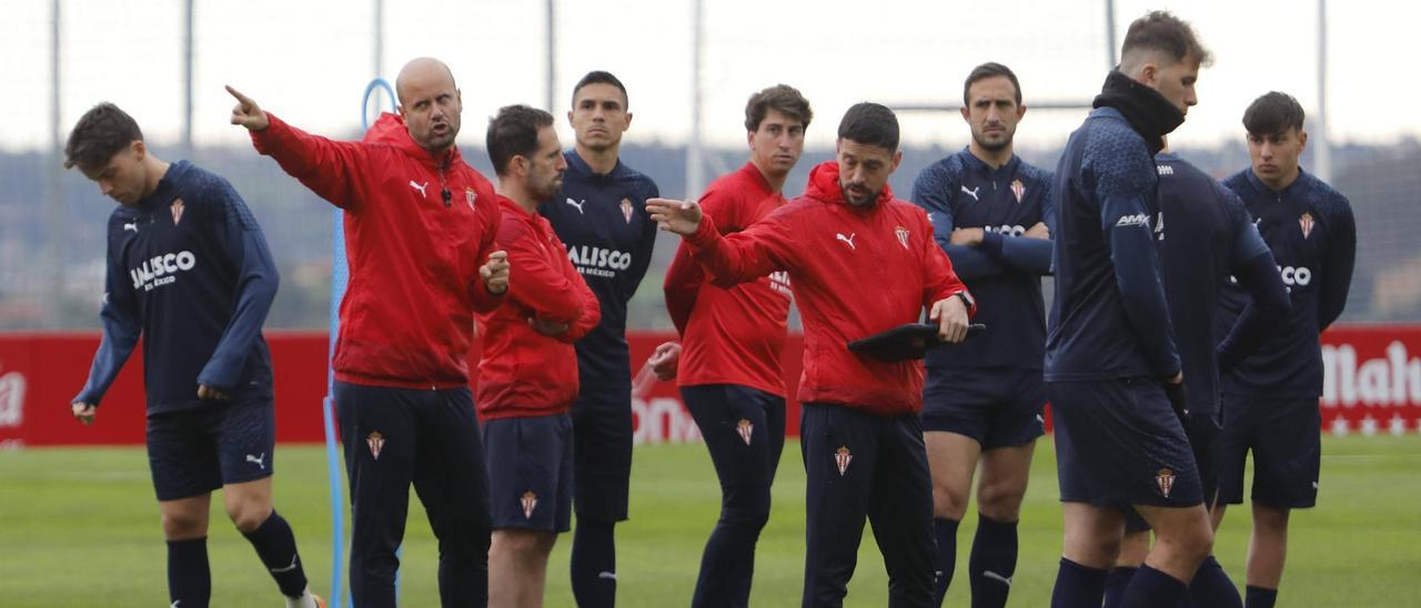 Un momento del entrenamiento de esta mañana en Mareo.