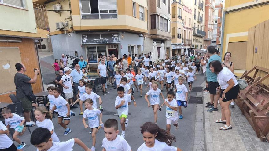 La Volta a Peu se convierte en la gran fiesta del deporte familiar en l'Alcora
