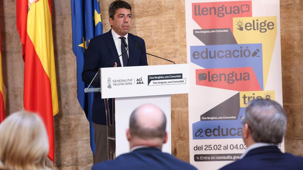 Mazón en la presentació de la consulta sobre la llengua.