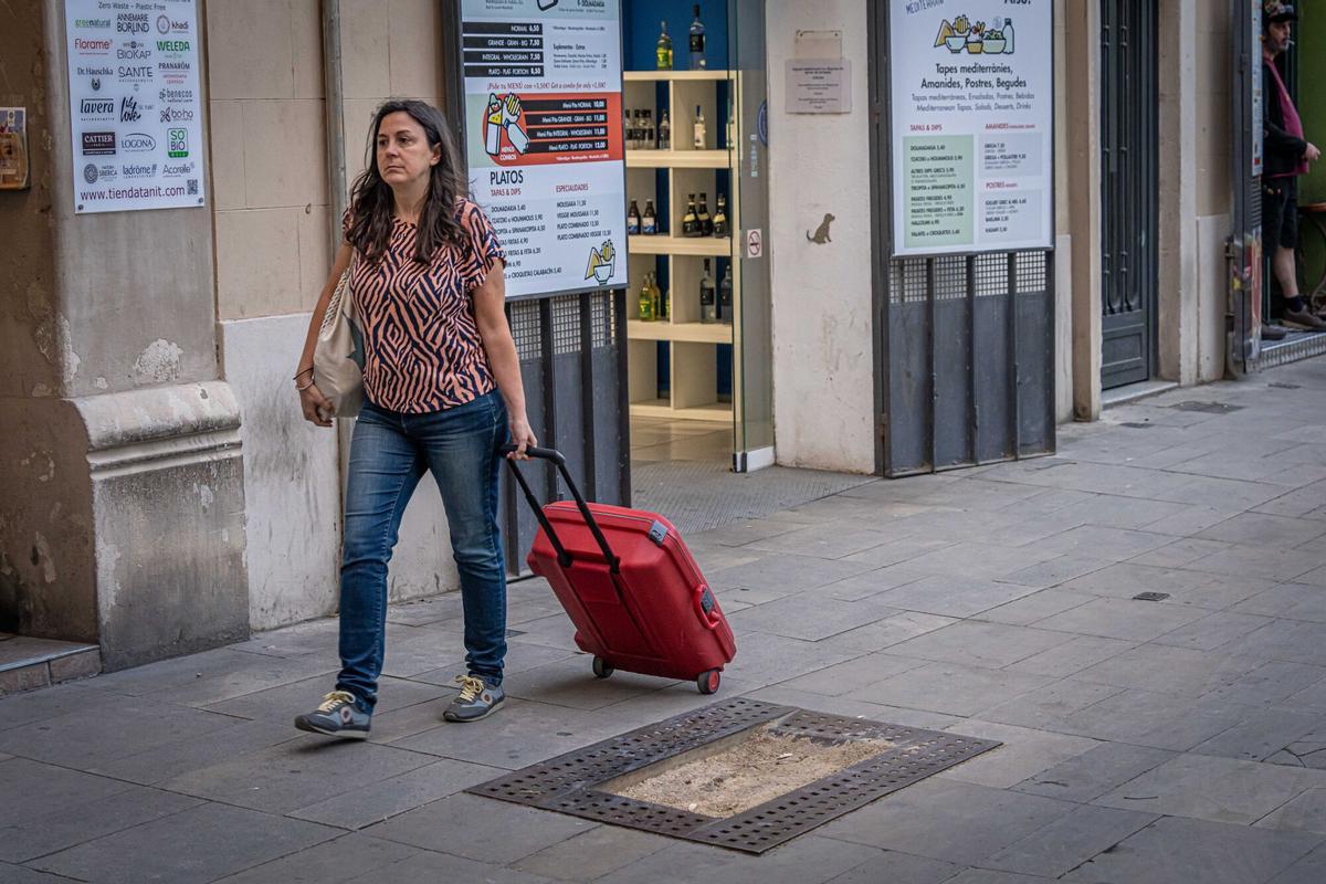 Barcelona, 30/04/2026 Barcelona. Falta de árboles para reponer todos los ejemplares muertos por la sequía; ocurre, por ejemplo, las calles de Gràcia. AUTOR: MANU MITRU
